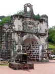 Melaka gate.JPG (185 KB)